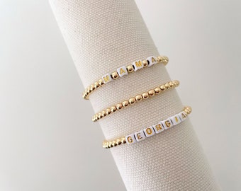 bracelet de nom de perle de lettre carrée d'or | bracelet mot | bracelet prénom | bracelet prénom carré | bracelet en perles d'or | bracelet prénom personnalisé