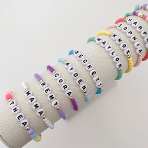 Pulseras con nombre y cuentas de arcoíris / Pulseras con cuentas de chicles / Pulseras con nombre apilables / Pulseras con nombre y cuentas de colores / Pulseras con iniciales