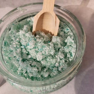 Bomb Crumbs: Fizzing Bath Scrub