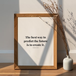 Op de afbeelding: Een ingelijst print met een citaat van Abraham Lincoln: "De beste manier om de toekomst te voorspellen is om hem te creëren."