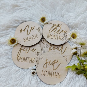 Wooden Milestone Cards | Wild Flowers | Photo Prop | Month Milestone circles | Pregnancy Milestone Cards