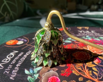 Green Leaf Enamel Candle Snuffer 6”