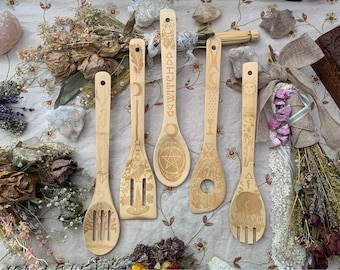 Kitchen Witch 5pc Spoon Set 11.5”