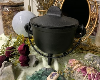 Cast Iron Cauldron with Lid