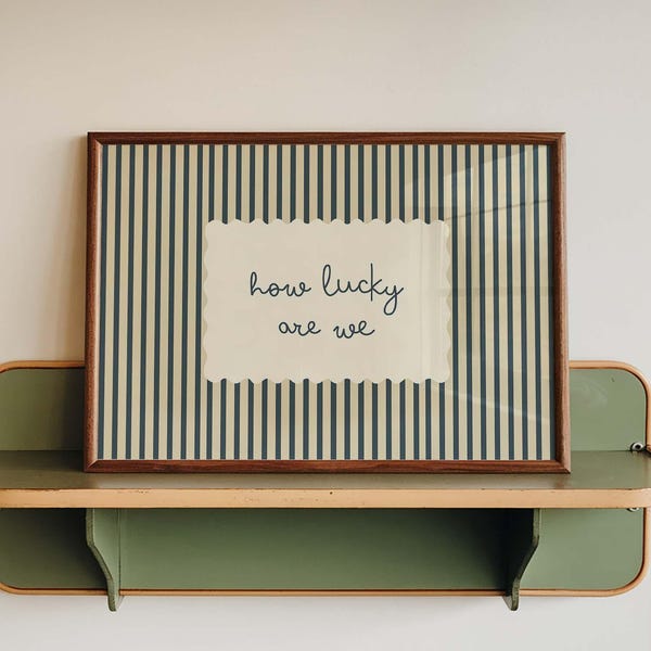 Hur lyckliga är vi citattryck, vintagerandigt, minimalistisk heminredning