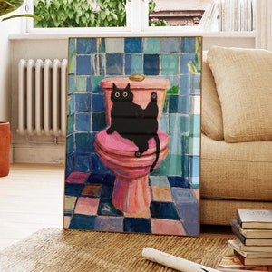 Poster con gatto nero su toilette rosa - Arte giocosa per il bagno rosa, arte murale per il bagno per gli amanti dei gatti, regalo per gli amanti dei gatti, regalo con gatto nero PS0619