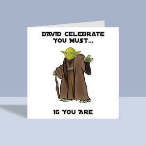 Tarjeta de cumpleaños personalizada de Yoda / Nombre, edad, Debes celebrar, Tarjeta de cumpleaños para personas mayores