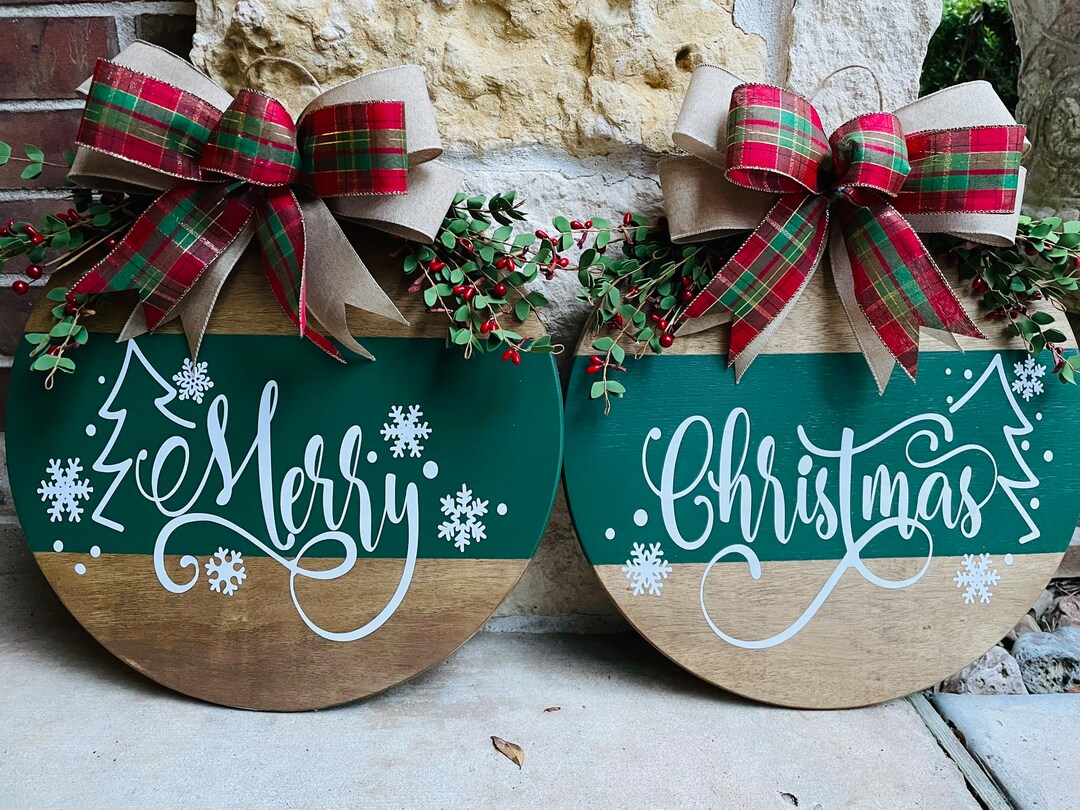 Double Door Christmas Wood Hanger, Double Door Merry Christmas Wreath