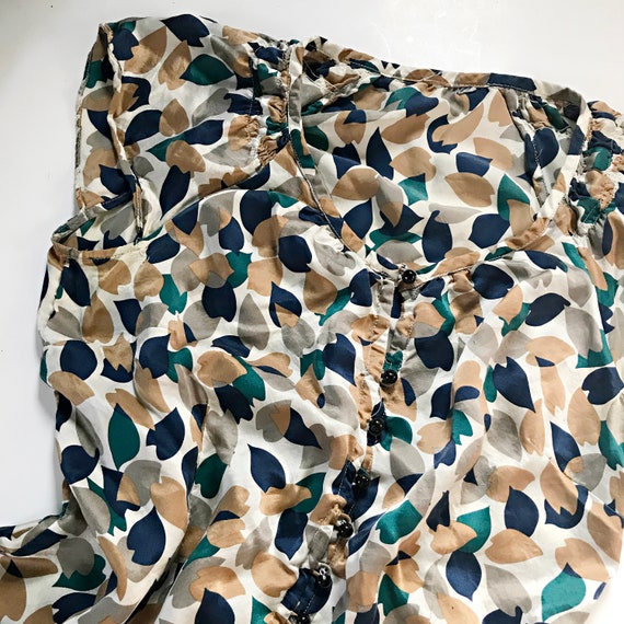 Silky Cap Sleeved Leaf Pattern Button Down Blouse - image 9