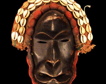 Afrykańska maska Dan 17 – drewniana sztuka ścienna z motywem plemiennym