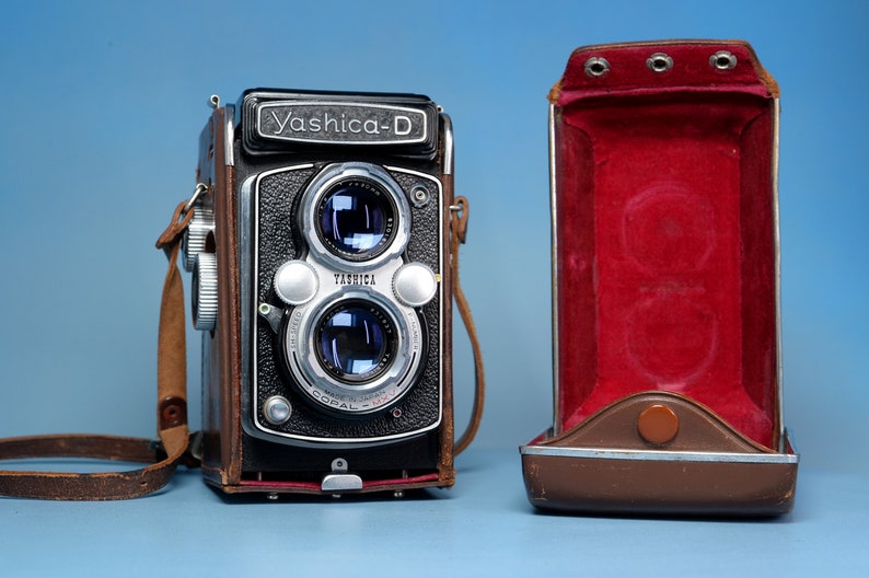 Yashica D. Twin Lens Reflex Film Camera. 120mm Film Camera. Vintage TLR