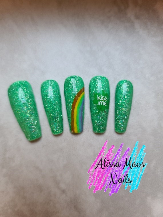 Amazon.com: Almond Press on Nails French Medium Fake Nails Green with Gold  Glitter Design False Nails Acrylic Stick on Nails French Tip Stick on Nails  for Women Manicure Decorations 24Pcs : Beauty