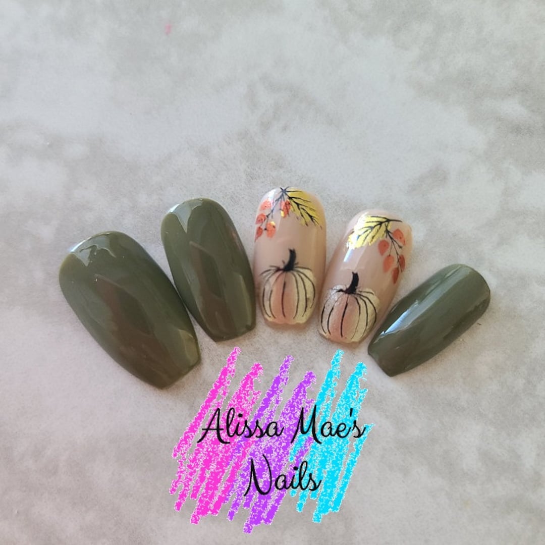 Sage Green Nails for Autumn Charm
