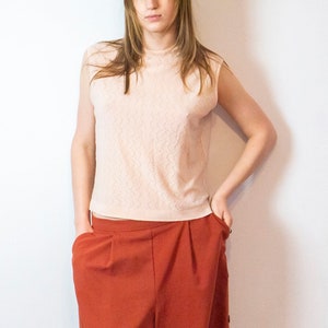 blouse from 70-80s with short sleeves / shiny retro shirt / vintage openwork vest / pink romantic vintage sweater / size S-L