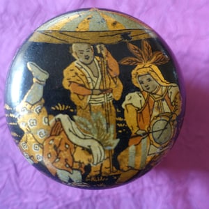 petite boite ronde carton bouilli XIX décor asiatique