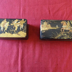 paire de superbes boites en carton bouilli laqué decor japonisant Napoleon 3 XIX