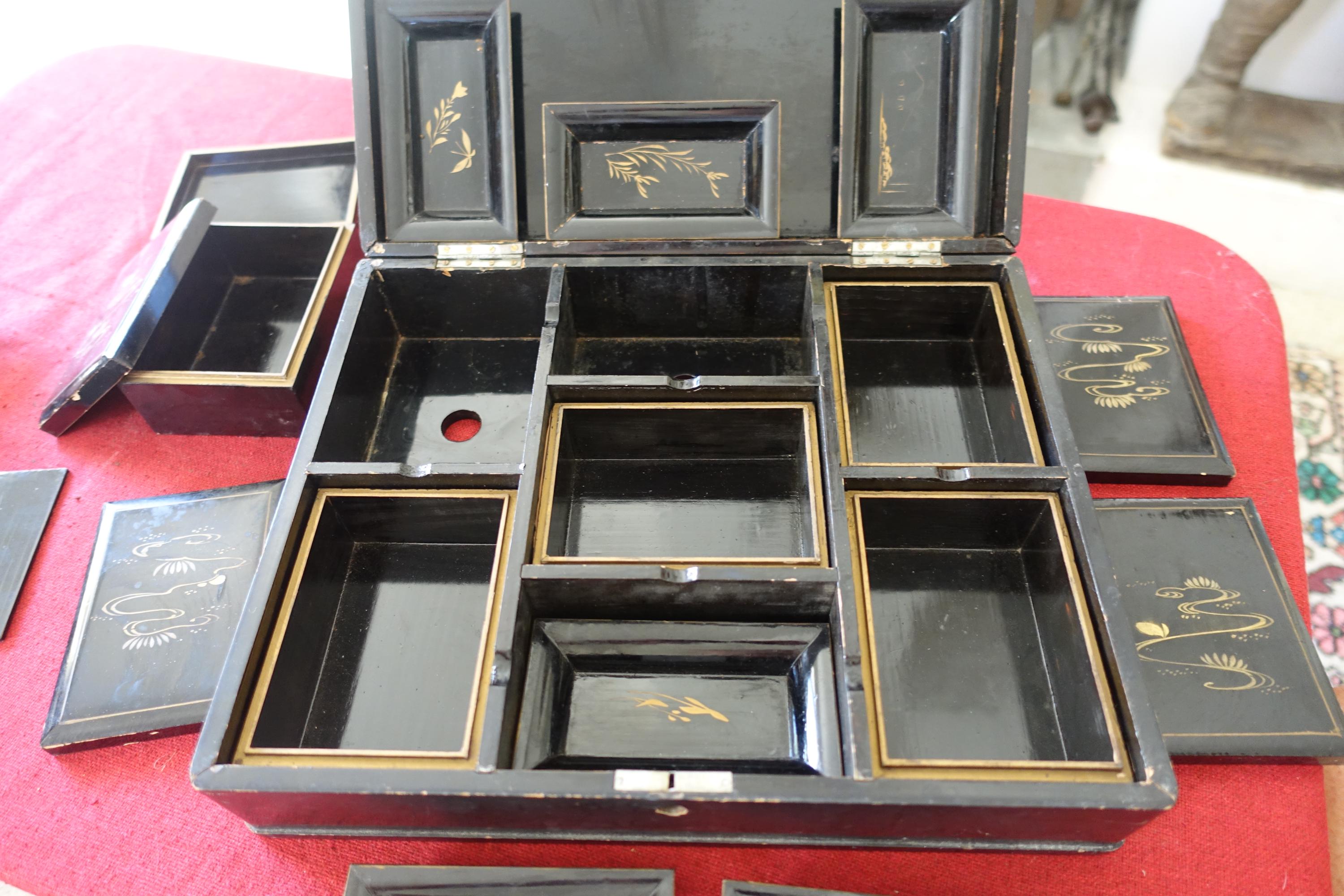 Coffret De Jeu Asiatique Ancien En Laque – Objet De Collection