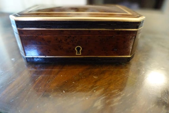 COFFRET ANCIEN BOÎTE à couture avec tiroir "au Bon Marché" EUR 28,00
