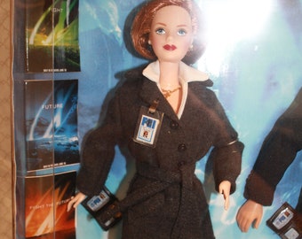 Xファイル　コラボバービー＆ケン Amazon.co.jp: The X-Files Barbie & Ken Giftset by Fight the