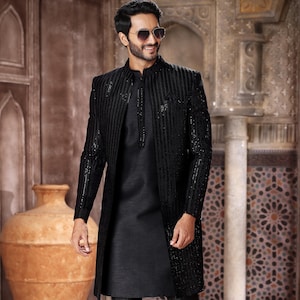 Svart paljettsilke Indowestern Sherwani: Lång jacka för marskalkar