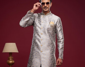 Sherwani gris plateado con dhoti dorado: traje indo-occidental de boda para hombre