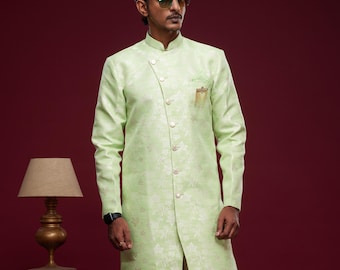 Pista Sherwani w zielone kwiatowe wzory: jedwabny strój ślubny Banarasi w Indowestern