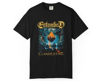 Camiseta unisex estampada a doble cara "Entombed Clandestine"