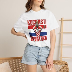 Kockasti Hrvatska Fußballspieler Trophäe T-Shirt | Kroatien WM 26 Flagge Fußball Tee Bild 4