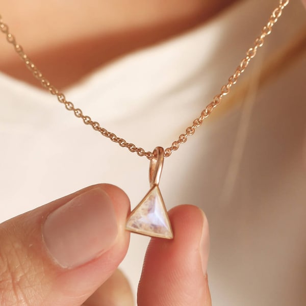 18 Karat Gold oder Rosegold Vermeil Mondstein Dreieck Halskette
