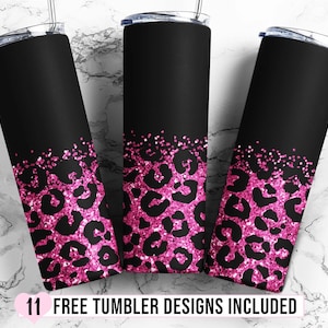 Puede incluir: Tres vasos negros con un diseño de estampado de leopardo rosa con purpurina. El estampado está en la parte inferior de los vasos y se desvanece a negro en la parte superior.  11 DISEÑOS DE VASOS GRATIS INCLUIDOS.