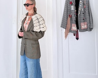 Hand-crocheted lace cape | Crochet collar