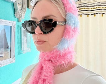 Fluffy bonnet in pink and light blue