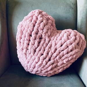 Chunky Knit Heart Pillow Custom Size/Color. Cream or Pink Handmade Throw Cushion Cozy Knit, Love, Nursery Pillow. Gift for Mother’s Day!