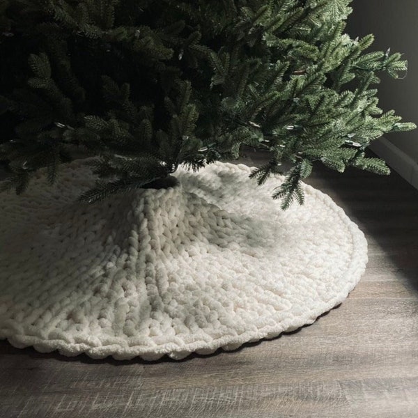 Custom Chunky Knit Christmas Tree Skirt- Farmhouse handmade holiday decorations, Pencil/Small, Medium,Large* White, Red, Silver, Gray, Black