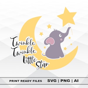 Puede incluir: Un lindo elefante gris que sostiene una estrella amarilla se sienta en una luna creciente amarilla. El texto "Twinkle Twinkle Little Star" está escrito en letras cursivas negras.