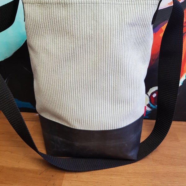 Stabile Cord Tasche ohne Schnickschnack mit Fahrradschlauch Boden, Umhängetasche, Schultertasche, Damen Handtasche, Alltag