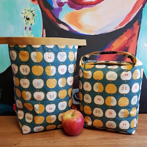 Lieblings Lunch Bag / Wetbag groß mit Henkel, lebensmittelecht, Apfelmuster Vintage, Kulturbeutel Wachstuch Fahrrad Tasche, Brotkorb, Ökotex Bild 1