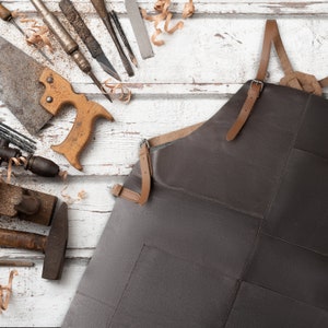 Leather Apron with 3 large pockets. Adjustable Cross back Leather Straps for Comfort. Woodworking Welding Grilling Apron, Men and Women image 3