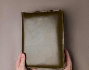 Leather Journal Cover B5 – Executive Padfolio with iPad Sleeve, Premium Notebook Cover, Business Gift for Men & Women. Green, Brown, Black