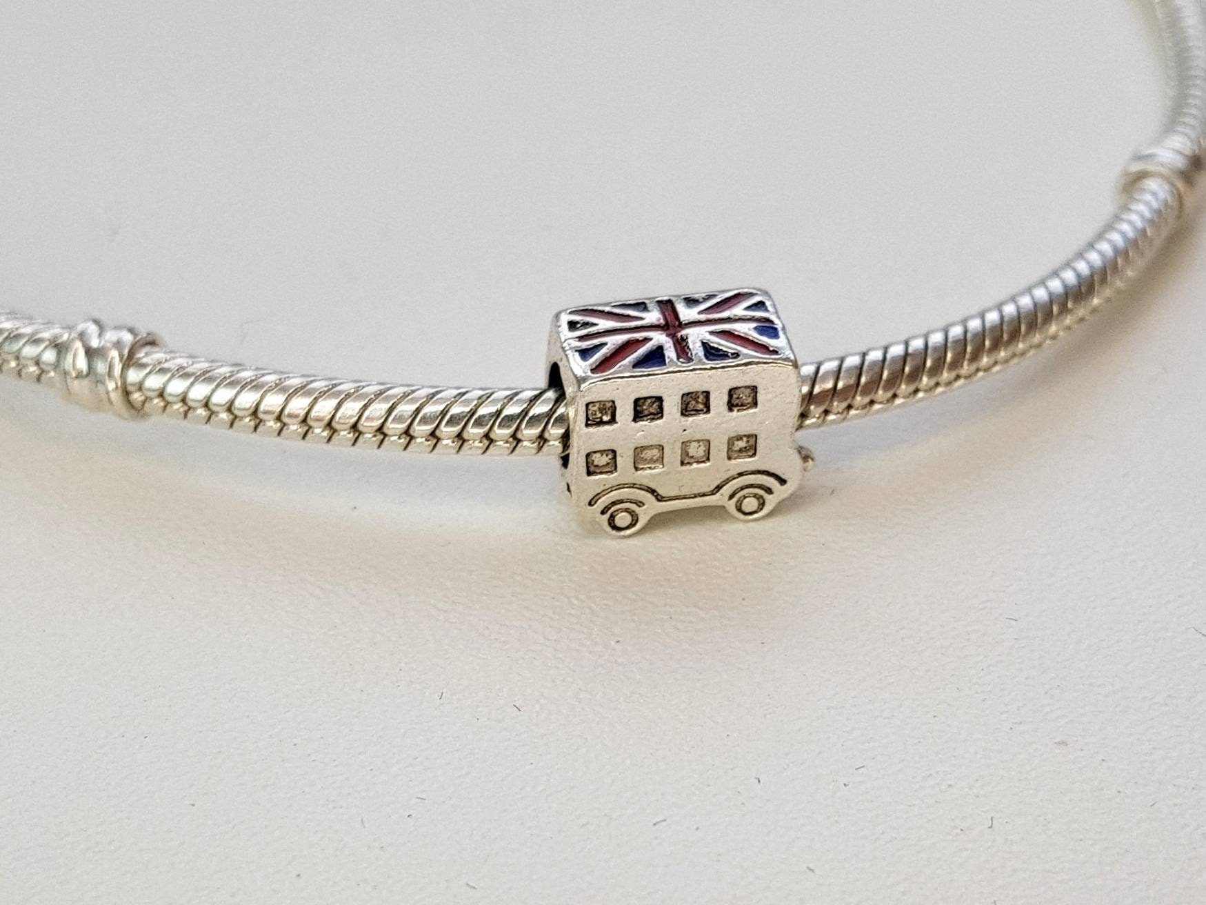 PANDORA パンドラ イギリス限定！ロンドンバス チャーム ジュエリーブランド「PANDORA」、2012年限定ロンドンチャームを