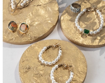 Golden Round Jewelry Display: Rough Texture Necklace Stand