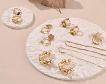 Plaster Jewelry Display: White Rough Texture Necklace Stand, Photo Props