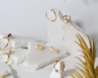White Dolomite Jewelry Display Set: Sparkly Necklace Stand