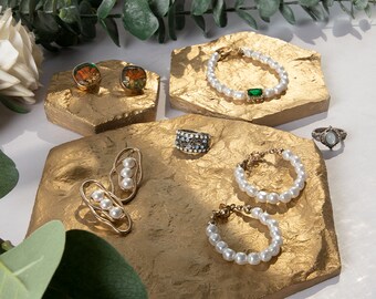 Golden Hexagon Jewelry Display: Rough Texture Necklace Stand