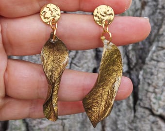 Gold earrings made from real mistletoe leaves, earrings made from natural leaves, botanical jewelry for her, steel ring with a natural leaf