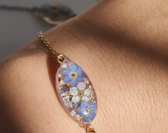 Steel bracelet with natural forget-me-nots, thin chain bracelet with blue and white flowers, botanical jewelry made of flowers and resin