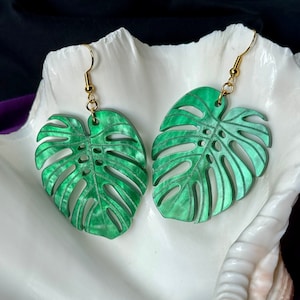 Emerald Green Monstera Leaf Earrings | Botanical Earrings | Plant Lover Earrings | Tropical Outfit | Bridesmaid Gift | Monstera Earrings