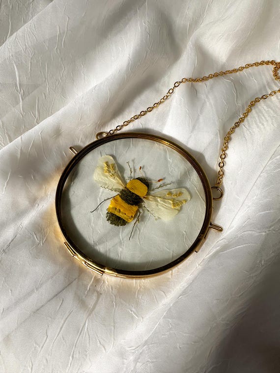 Botanical Bumblebee | Pressed Flower Frame | Botanical Bug | Wall Decor |