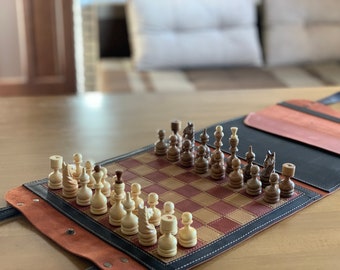 Luxus Leder Reise Schach Set Handgefertigtes Leder Schach Brett & Figuren Kompaktes Stilvolles Schachspiel Einzigartiges Leder Geschenk für Ihn