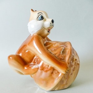 Vintage  porcelain  figurine, squirrel with walnut FREE SHIPPING WORDWIDE
